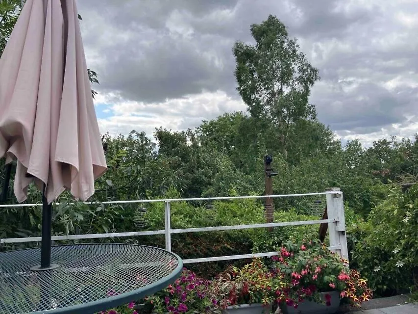 Apartment Entire Studio With Private Parking And Balcony Southend-on-Sea