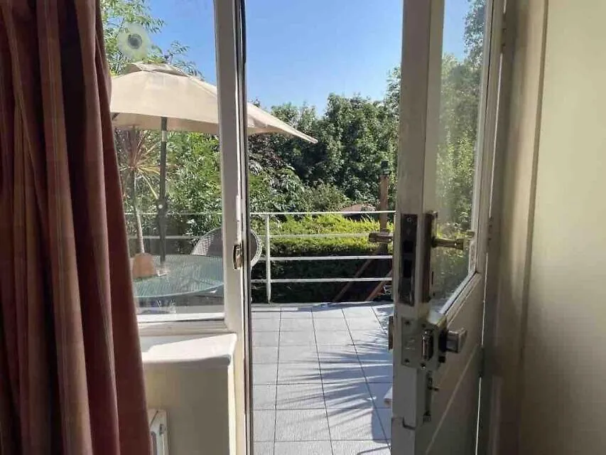 Entire Studio With Private Parking And Balcony Southend-on-Sea